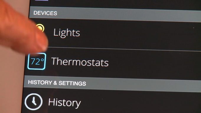 remotely-control-Thermostat-smartphone