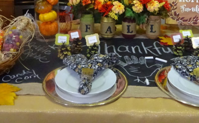 Thanksgiving DIY chalkboard table runner