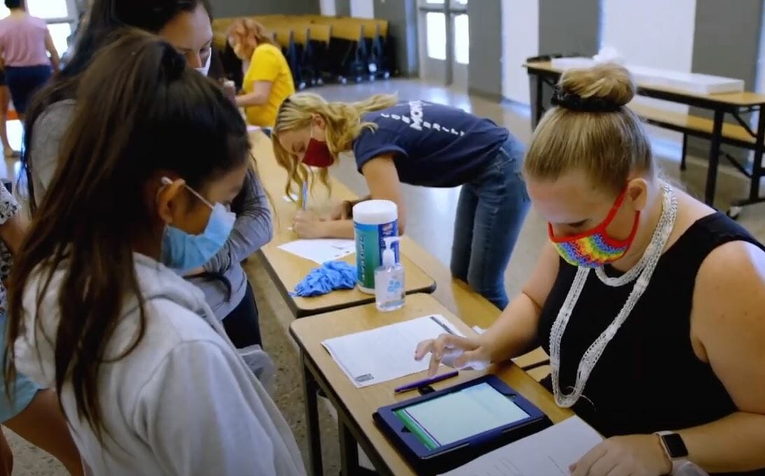 Creighton School District Distributes Free iPads for Virtual School Year