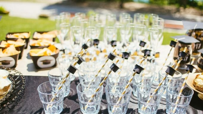how to throw a graduation party